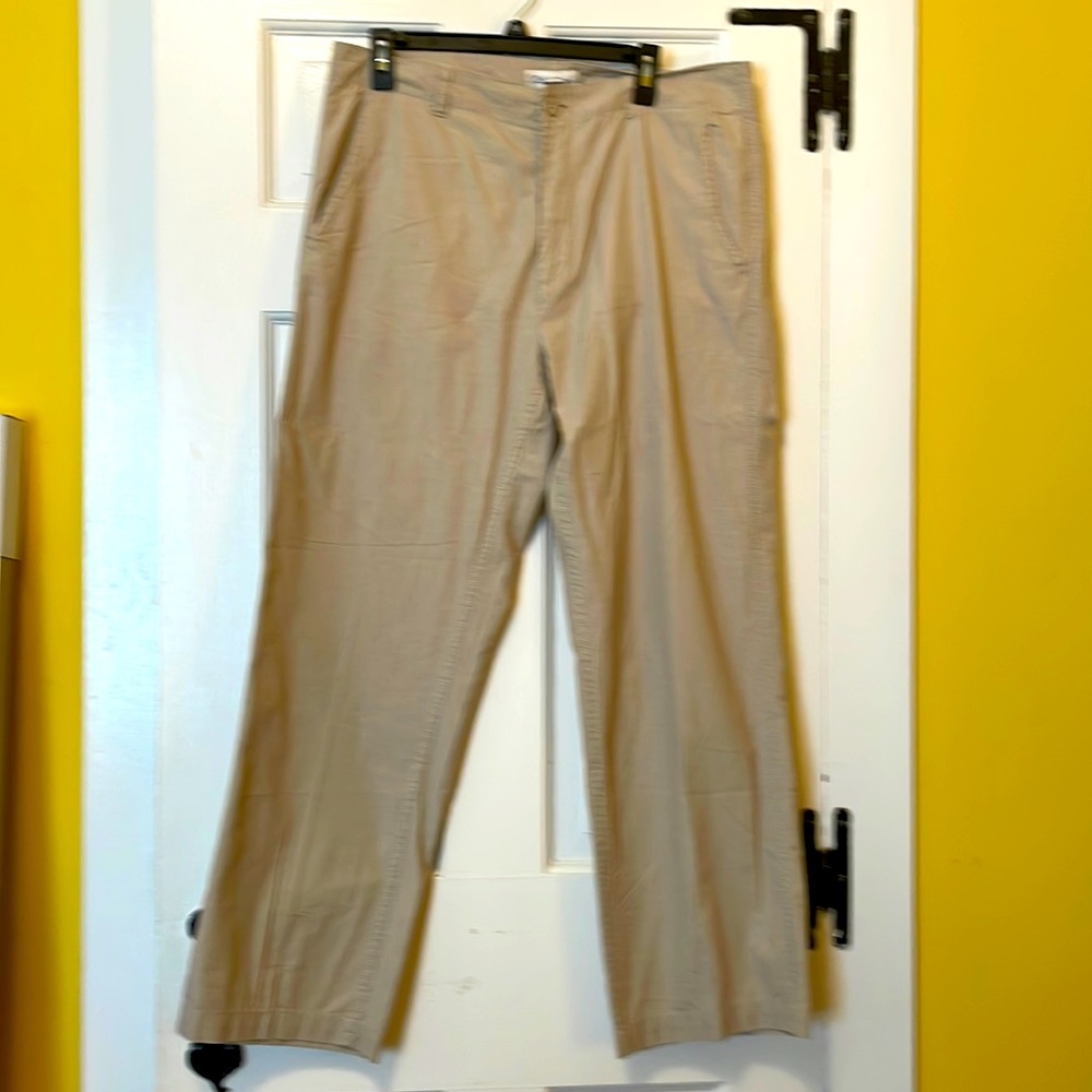 Mens Calvin Klein summer khakis with subtle stripes 34 waist 30 length.